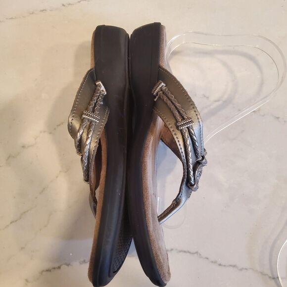 Minnetonka Women's Silverthorne 360 Sandals 9 Silver Comfort Padded Boho Casual - Picture 10 of 13